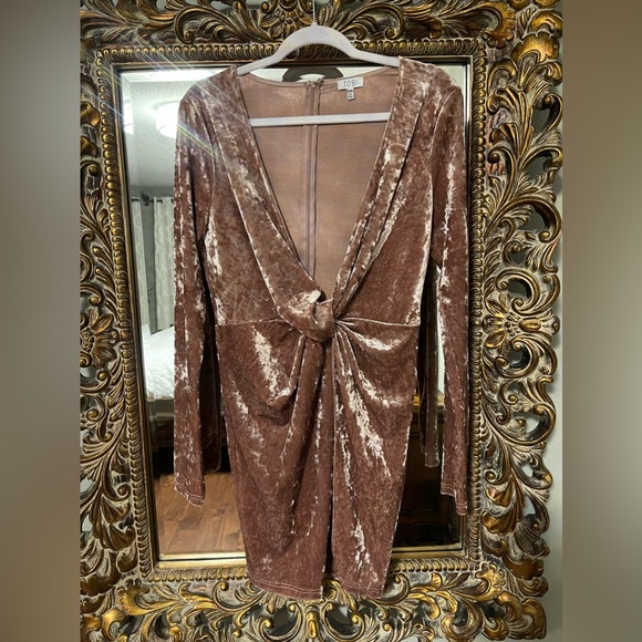 Tobi - VELVET SNOW BODYCON DRESS IN BLUSH, M - Picture 9 of 11